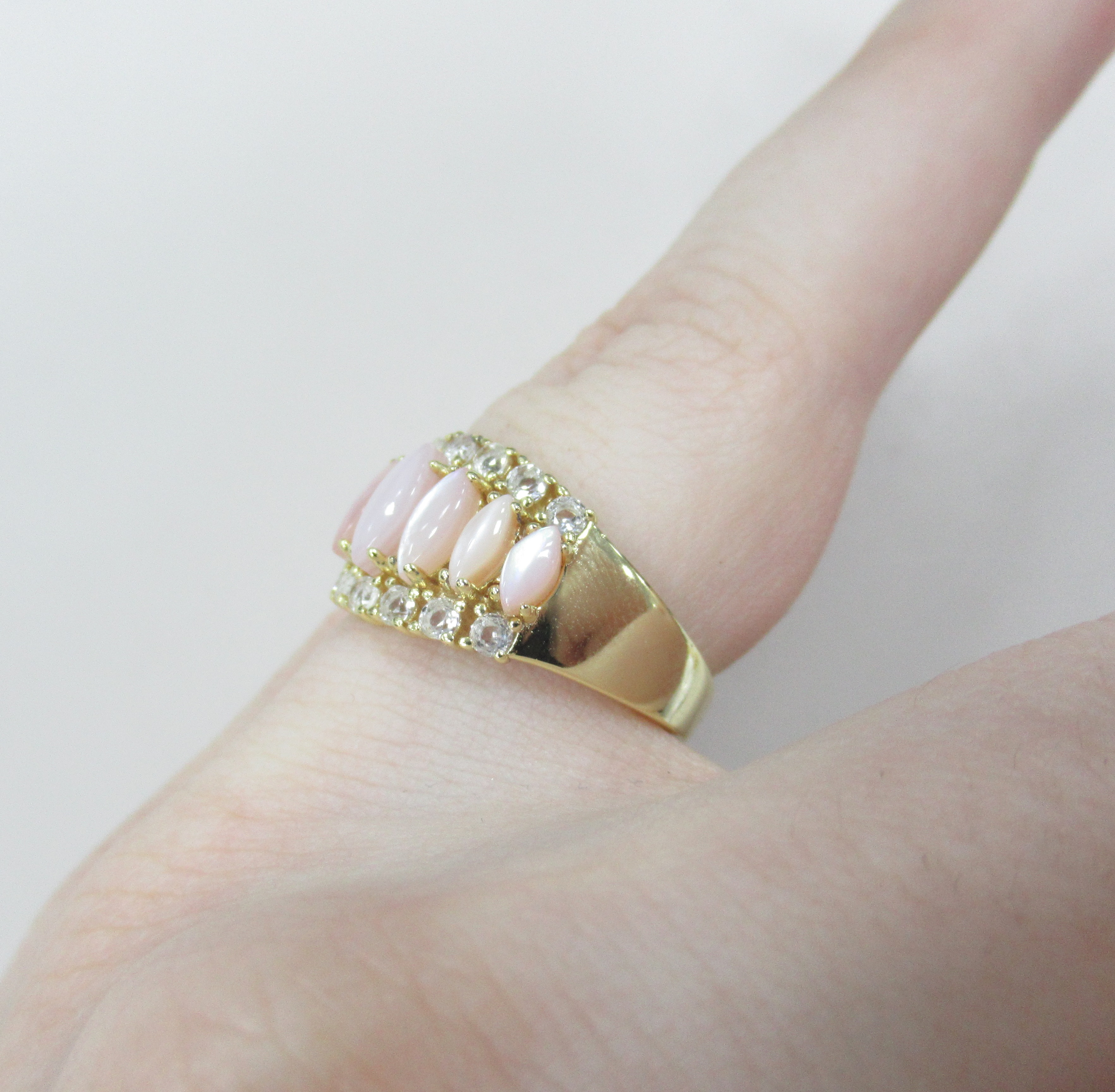 Серебряное кольцо с перламутром